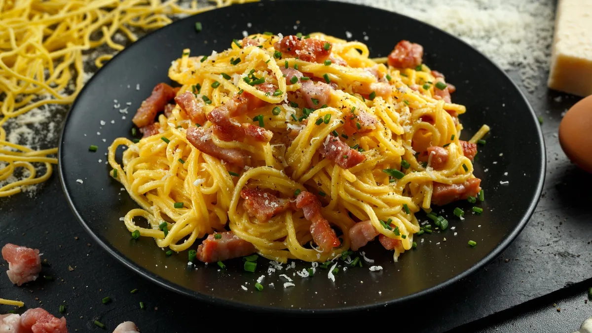 Cómo hacer espaguetis a la carbonara: la receta más sencilla y tradicional