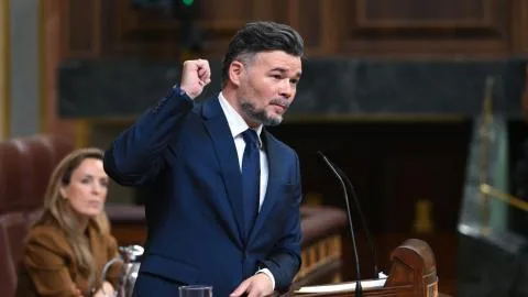 Rufián espera desde hace tres días una respuesta de Junqueras para seguir representando a ERC