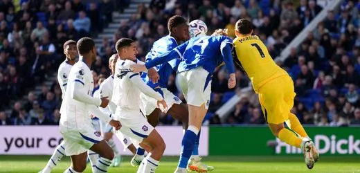 Emiliano Martínez: Chelsea-Torwart nach Zusammenprall erfolgreich operiert