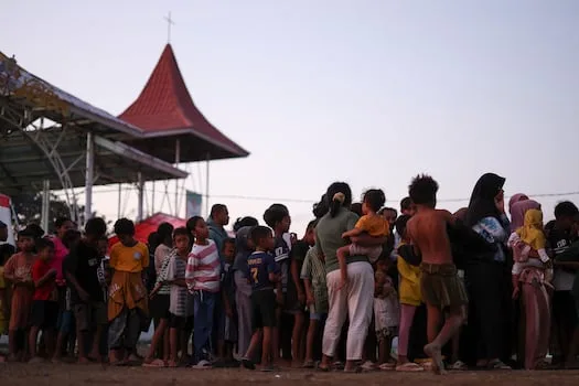 Aftershocks stall rescue efforts after quake kills 53 in Indonesia