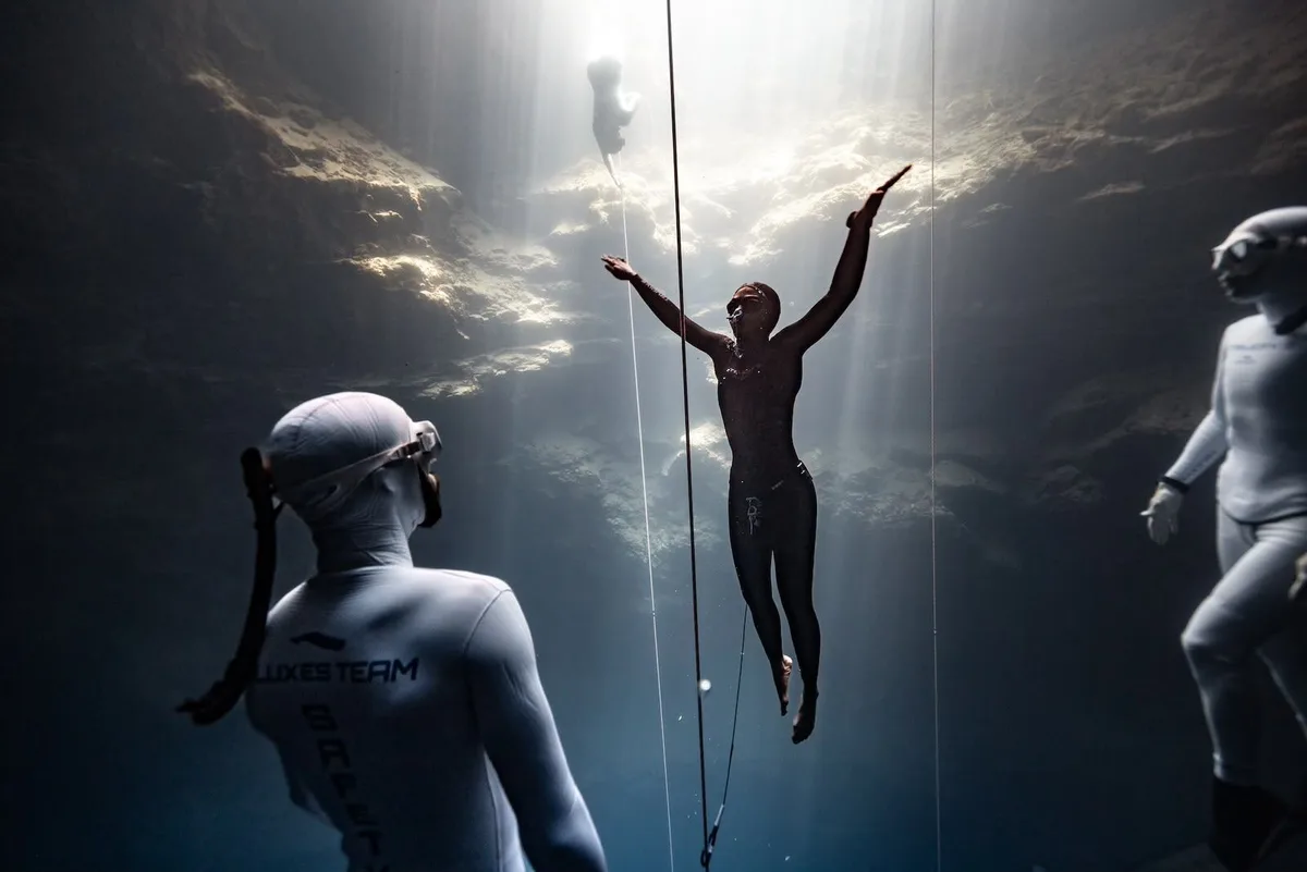 Apnea: la práctica milenaria de aguantar la respiración que hoy tiene Mundial y tres argentinos en competencia