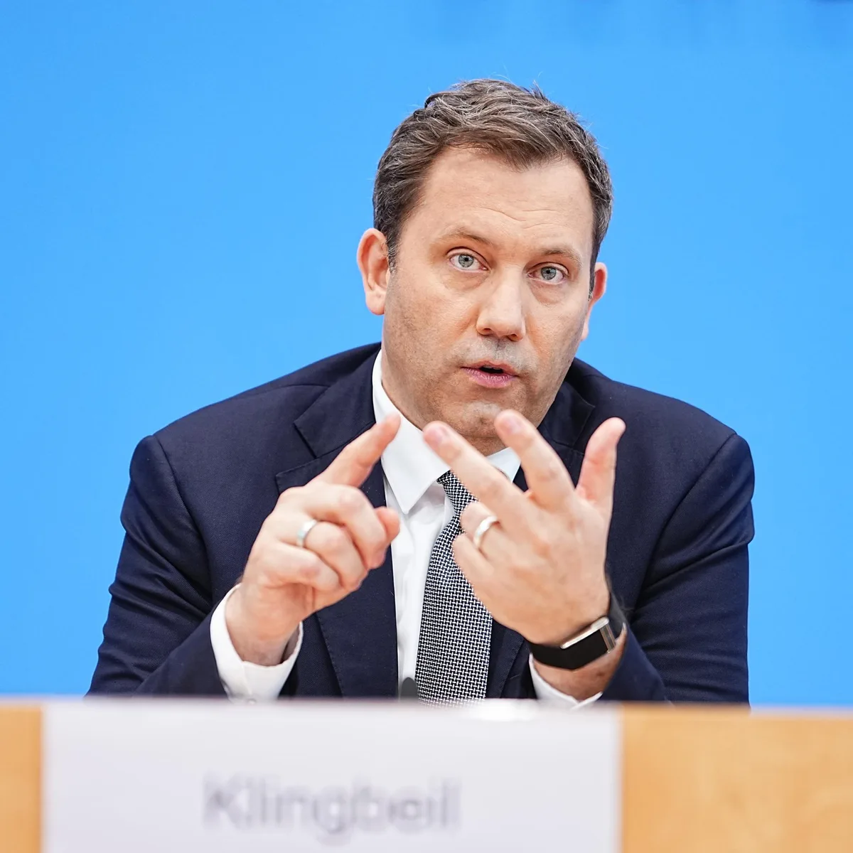 Finanzen - Gesetzentwurf zur Steuerreform: Klingbeil wertet Brief aus Wirtschaftsministerium als Kritik am Bundeskanzler