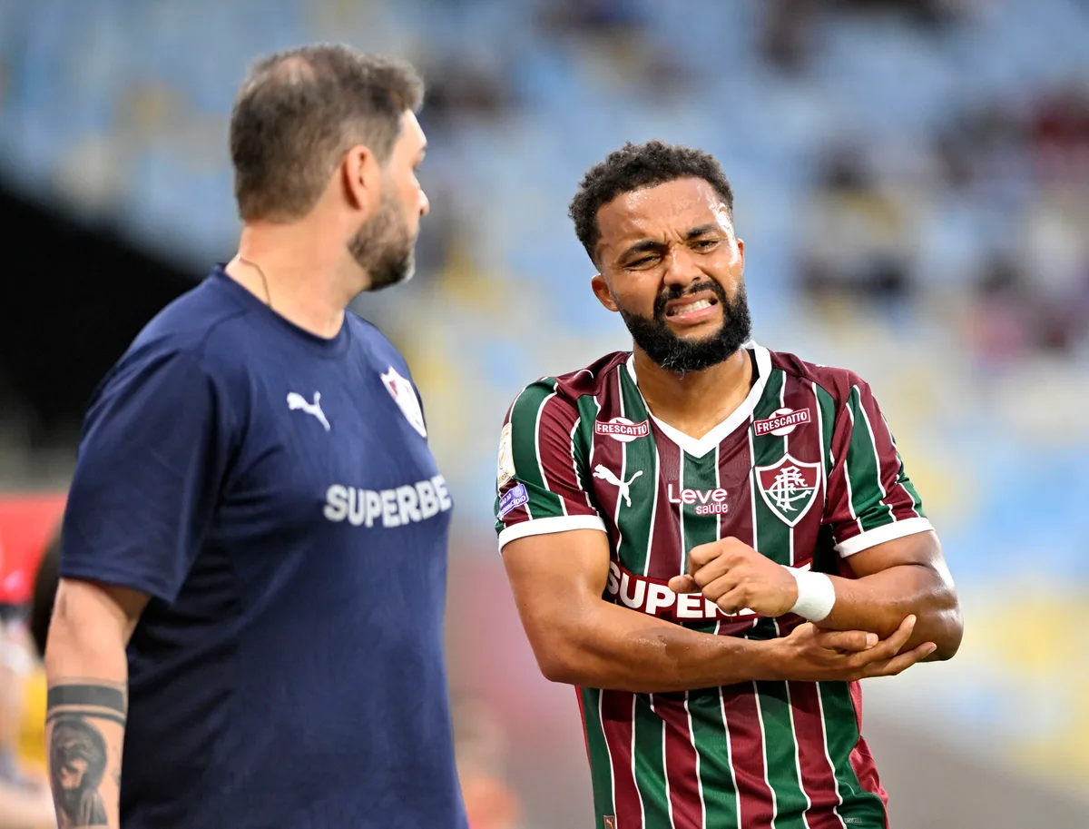 Samuel Xavier sofre luxação no ombro esquerdo e vira desfalque no Fluminense