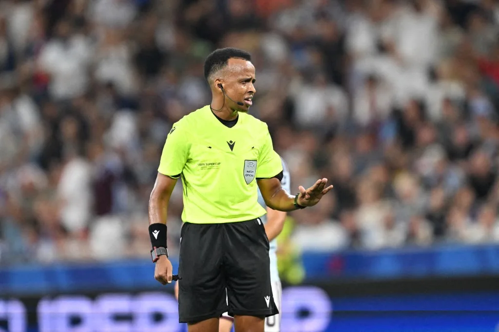 Árbitro somalí vetado de la Copa del Mundo dice que la Supercopa de Europa fue su Mundial