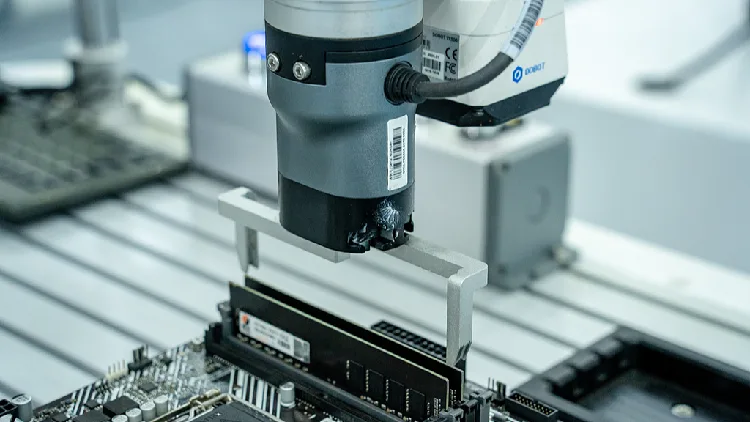 Xi stresses sustained efforts to strengthen advanced manufacturing
