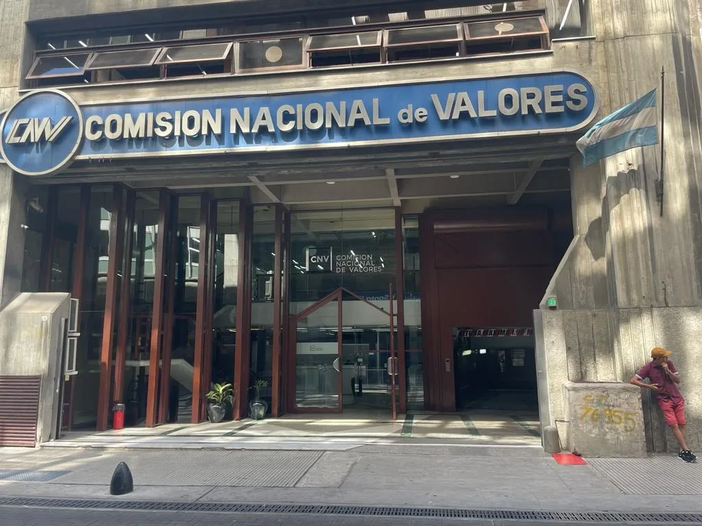 Dan marcha atrás con una norma para que deje de caer la recaudación del impuesto al cheque