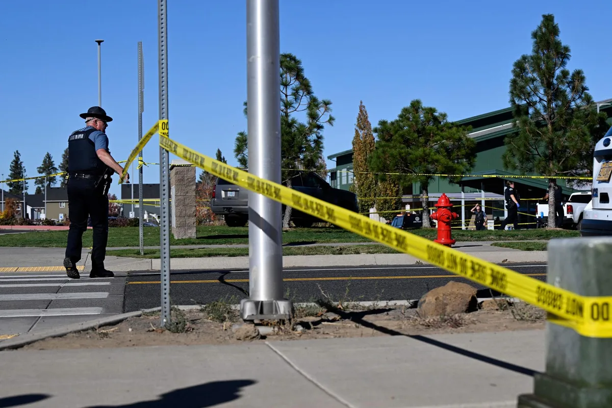 Aux Etats-Unis, un adolescent tue trois enfants et un enseignant dans une école avant d’être abattu