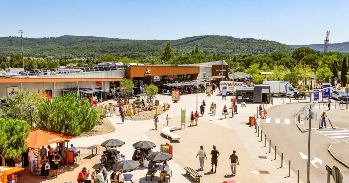 Rhône-Alpes. 60 tonnes de frites, 370 000 sandwichs : plongée au cœur de le la plus grande aire d’Europe, sur l'A7