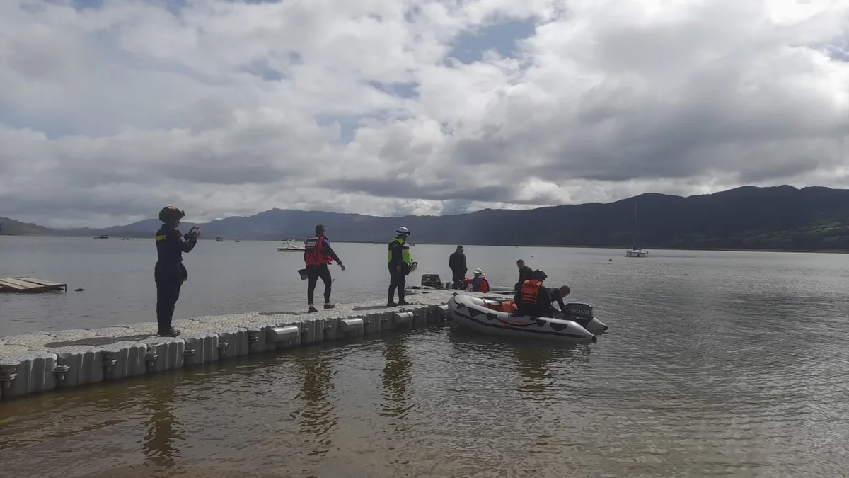 Colisión de lanchas en el embalse de Tominé dejó a una mujer desaparecida: restringen acceso y mantienen operativo de búsqueda en Guatavita