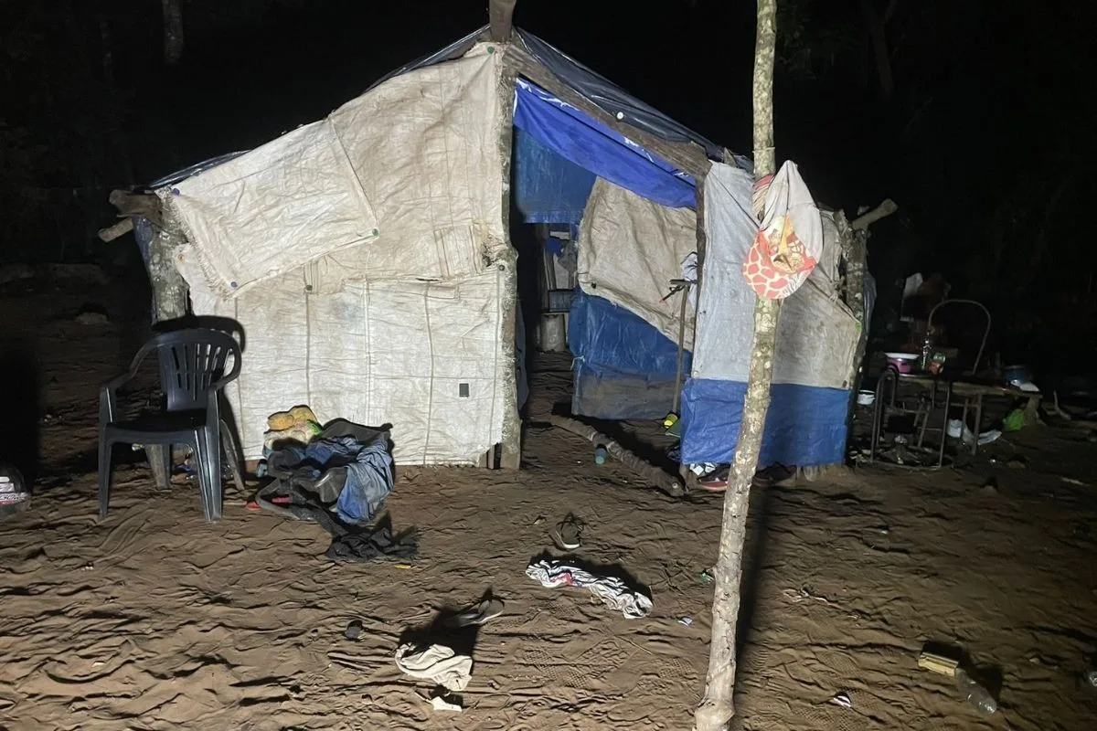 Bebê de 5 meses é morto a golpes de foice dentro de casa, e mãe fica em estado grave em MS