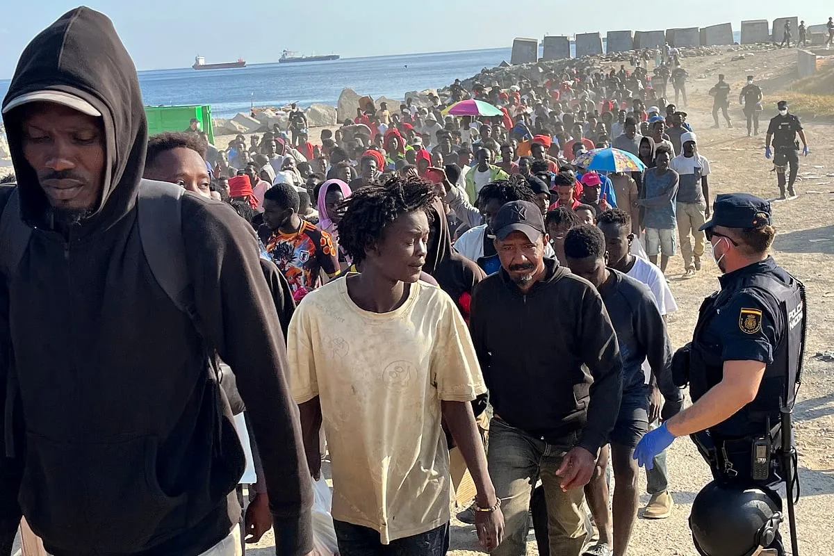 Bruxelas espera que Espanha devolva a Marrocos todos os migrantes que entraram ilegalmente em Ceuta