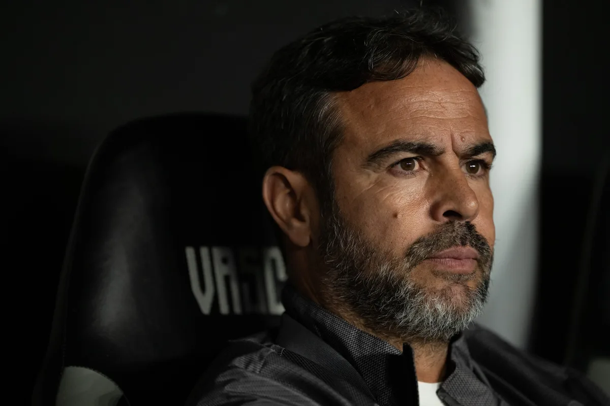 Artur Jorge faz cobrança no Cruzeiro antes de clássico: "Temos que ser mais intensos"