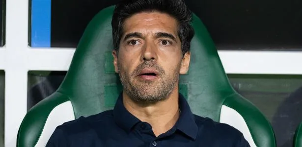 Abel diz que não leu 'protesto', vê 'belíssimo' jogo e discorda de expulsão