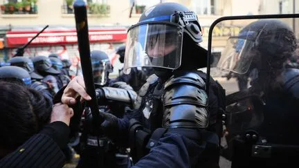 Une enquête ouverte et l'IGPN saisie après la plainte d'un manifestant blessé au crâne à Paris lors de la mobilisation du 17 octobre