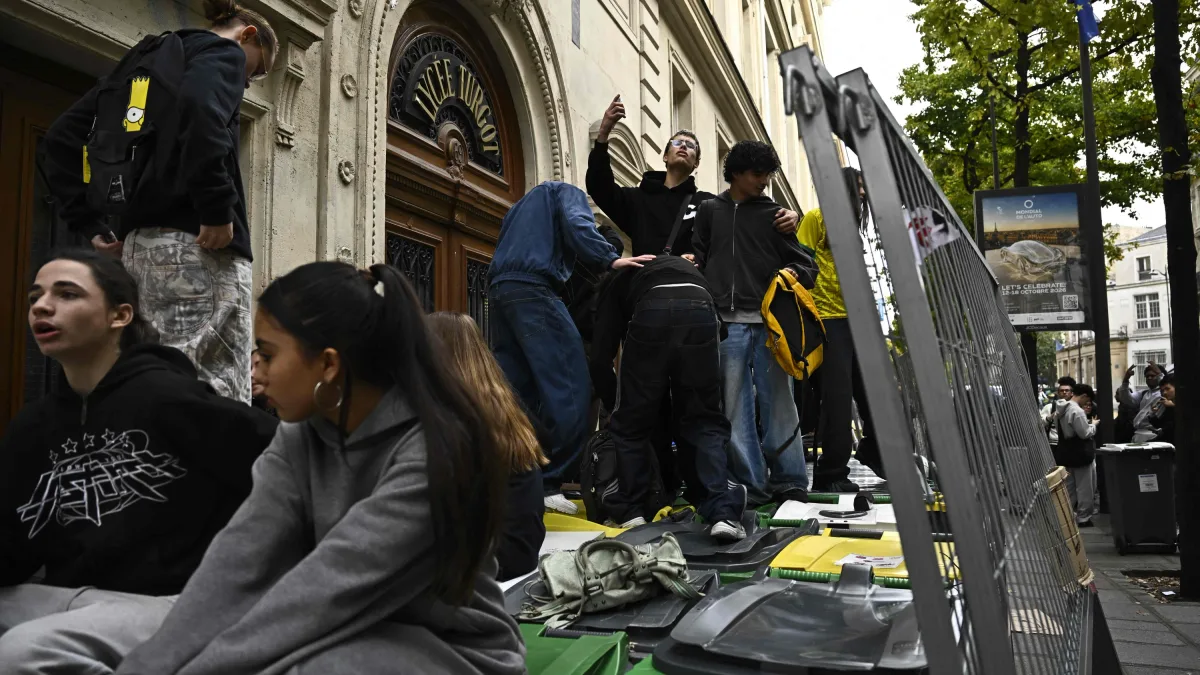 Schulproteste in Frankreich: Mit Trikolore und Marseillaise