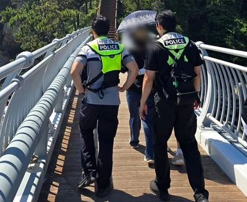 군산서 트레킹하던 2명 잇따라 온열질환 증상…해경, 주의 당부