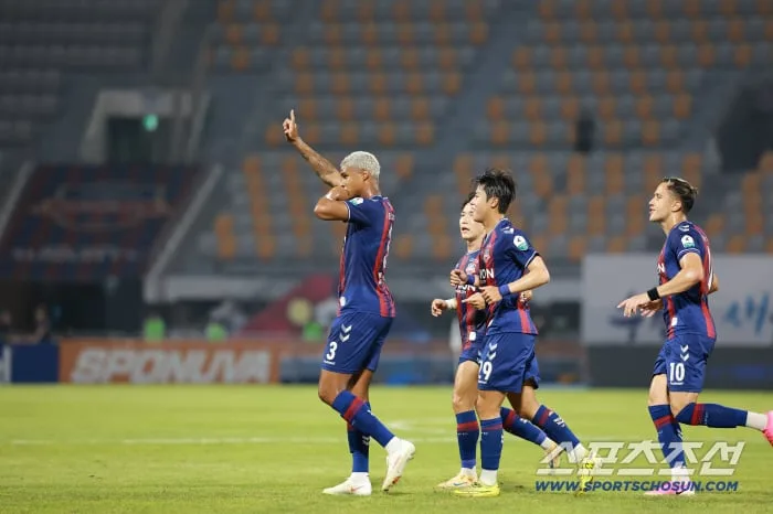 "델란 700호 축포후 퇴장→수원 10G 무패 역사!" 부산에 2대1역전승,리그 2위 우뚝[K리그1현장리뷰]