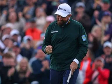 Shane Lowry one-putts every green on back nine and builds 4-shot lead in Irish Open