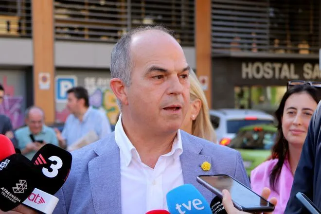Macías y su sainete de picapleitos con la amnistía de Turull en el Constitucional