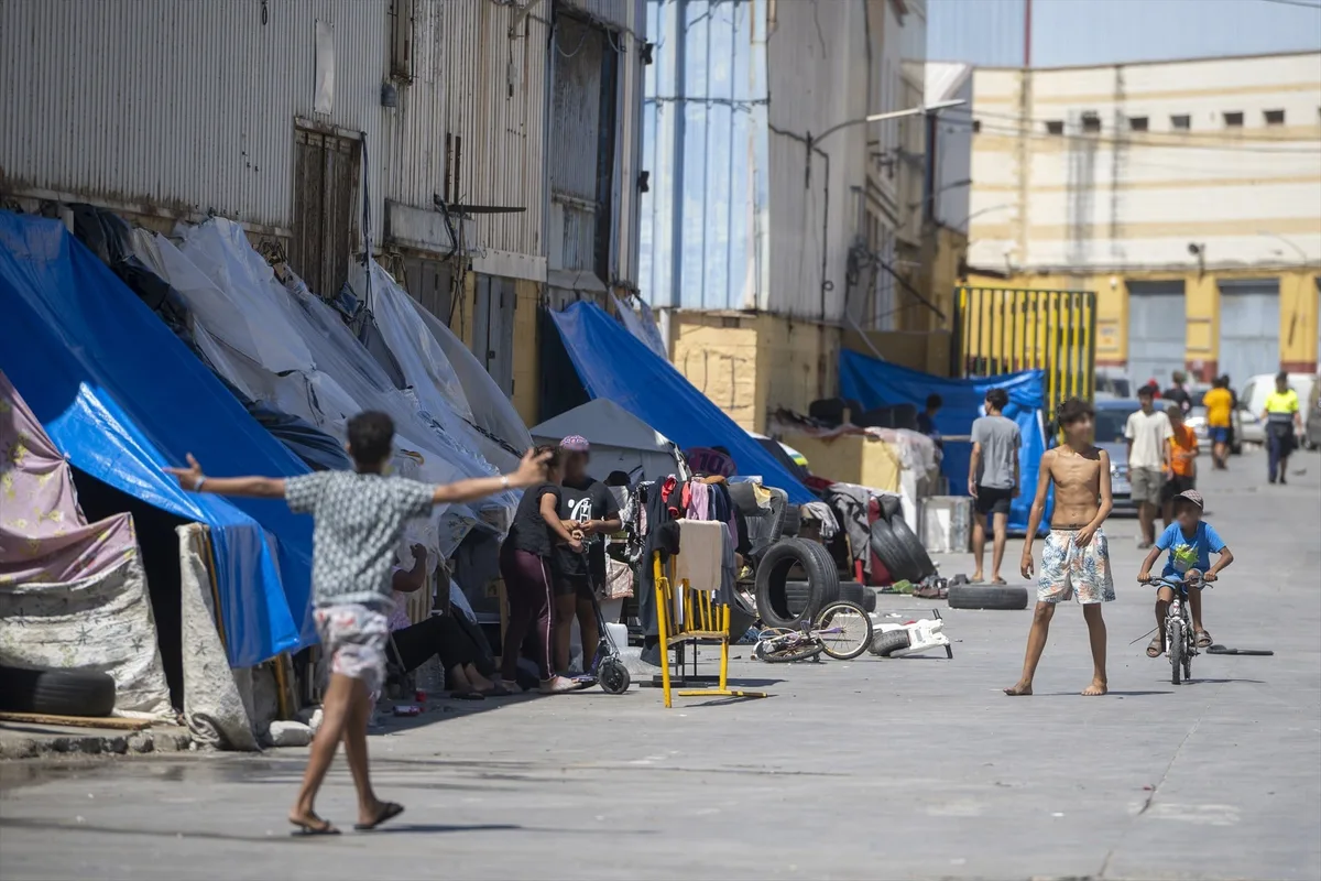 Las comunidades ceden sus vacunas a Ceuta para atajar la crisis migratoria, pero piden a Sanidad que explique cómo se repartirán