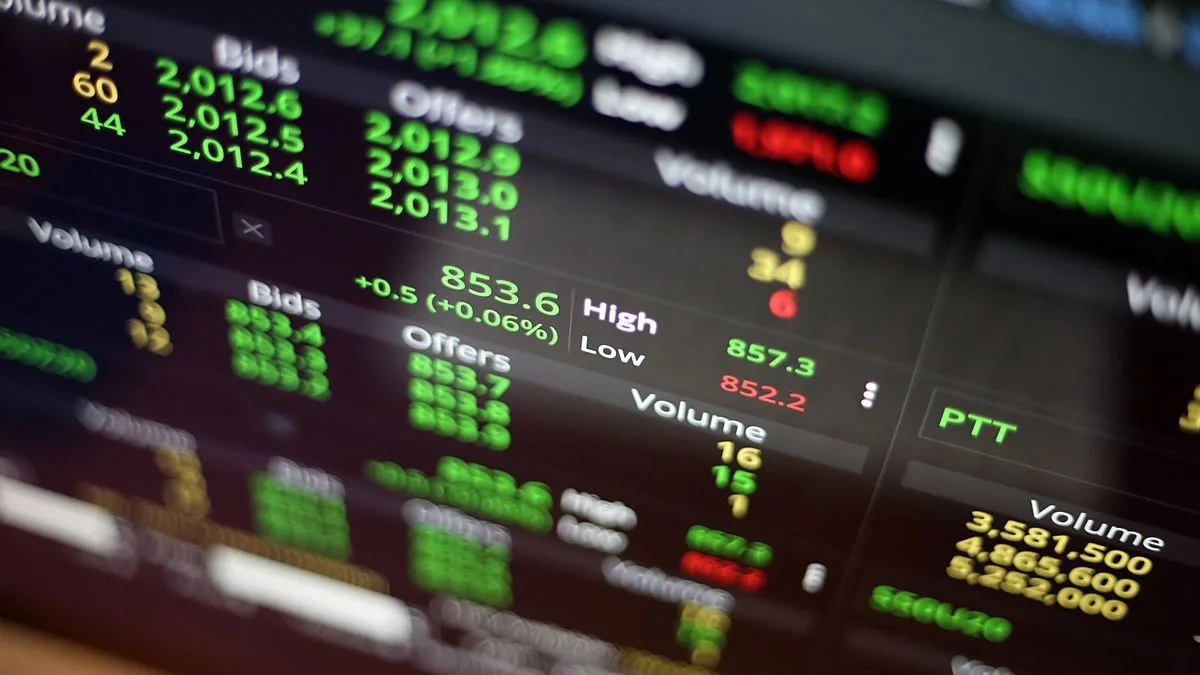 El riesgo país cae debajo de los 500 puntos y los ADRs suben hasta 1,7% en Wall Street