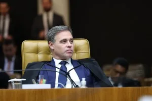 Mendonça levará ao plenário do STF análise de mensagens entre Moraes e Vorcaro