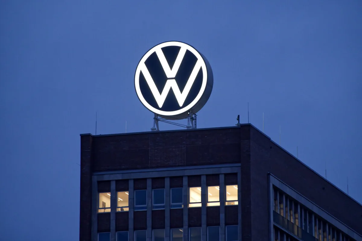 Volkswagen anuncia 50,000 despidos adicionales en medio de su peor crisis en años