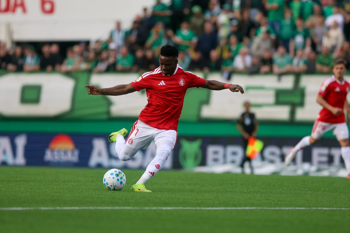 Artilheiro do Inter no Brasileirão, Carbonero amplia protagonismo na temporada; veja números