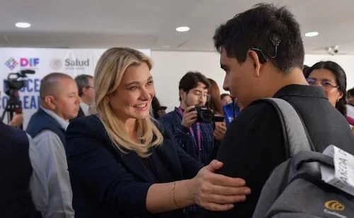 Maru Campos entrega implantes cocleares en Chihuahua; buscan mejorar la vida de niñas, niños y adultos con problemas auditivos