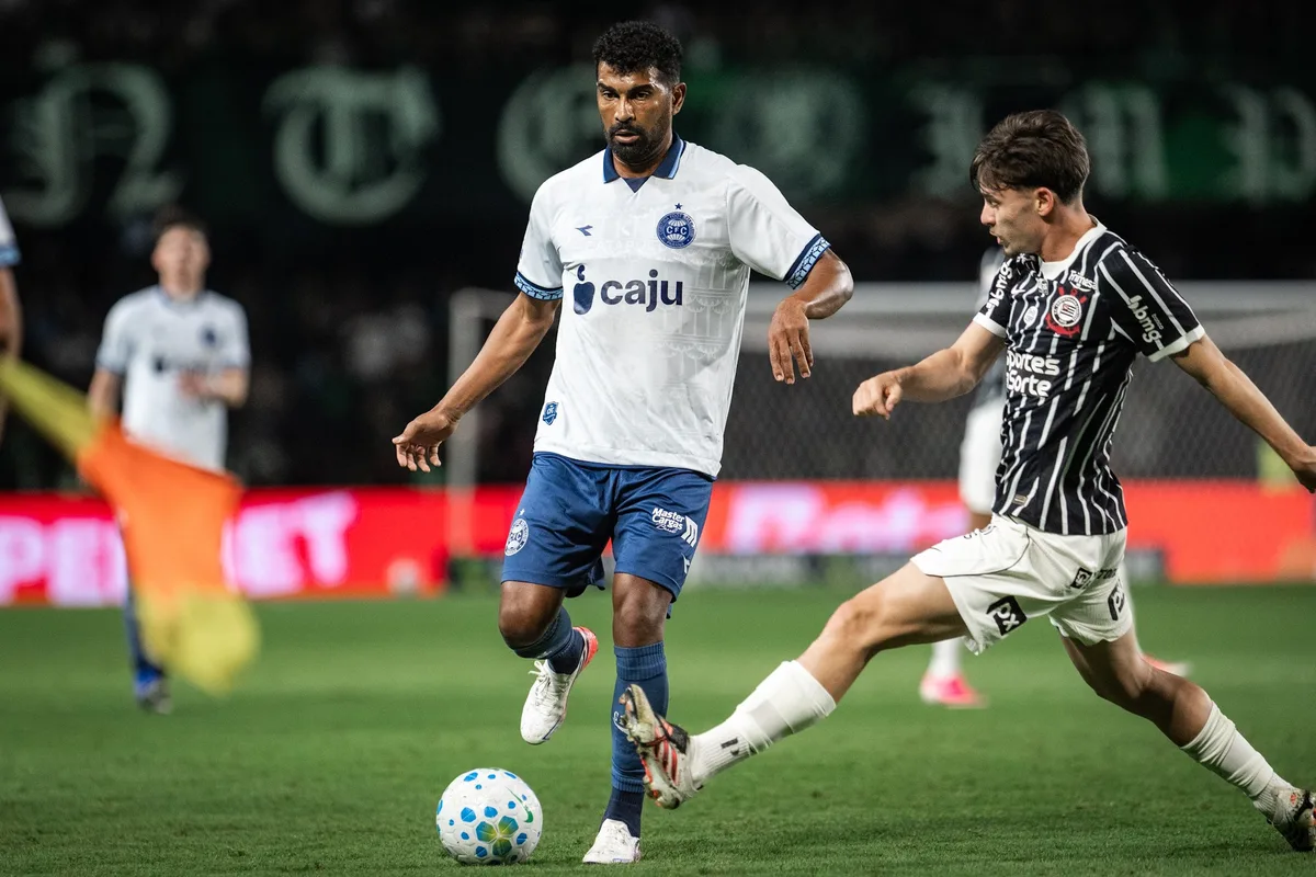 Breno Bidon recebe o terceiro amarelo e desfalca o Corinthians no clássico contra o Santos