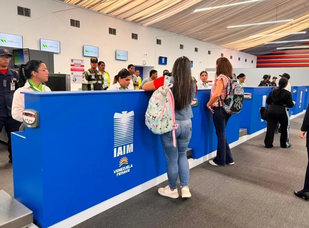 Maiquetía retoma vuelos con terminales provisionales y la reconstrucción aún pendiente