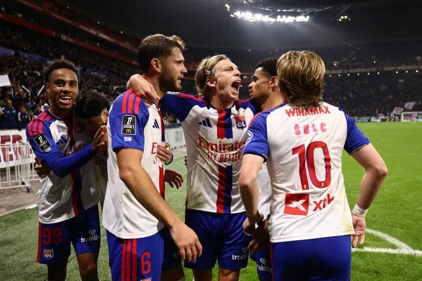 Lyon bat Nice et prend la tête de la Ligue 1