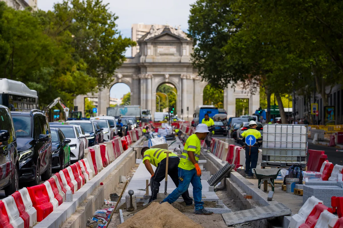 Adiós a los atascos sorpresa de agosto junto al puente de Vallecas o la calle Alcalá: fin a los cortes y otras medidas que relajarán el tráfico en Madrid desde el lunes
