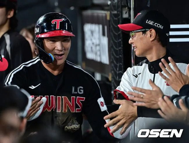 2위 추격 포기 없다...사이클링 히트 대신 홈런 2방 오지환 맹타+톨허스트 QS 승리, LG 5연승 질주, 1위 KT는 삼성과 1.5경기 차 [수원 리뷰]
