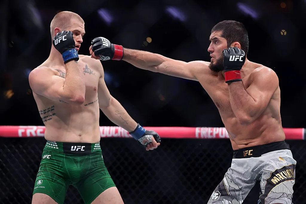 UFC 330: Islam Makhachev vence Ian Garry, mantém cinturão e quebra recorde de Anderson Silva