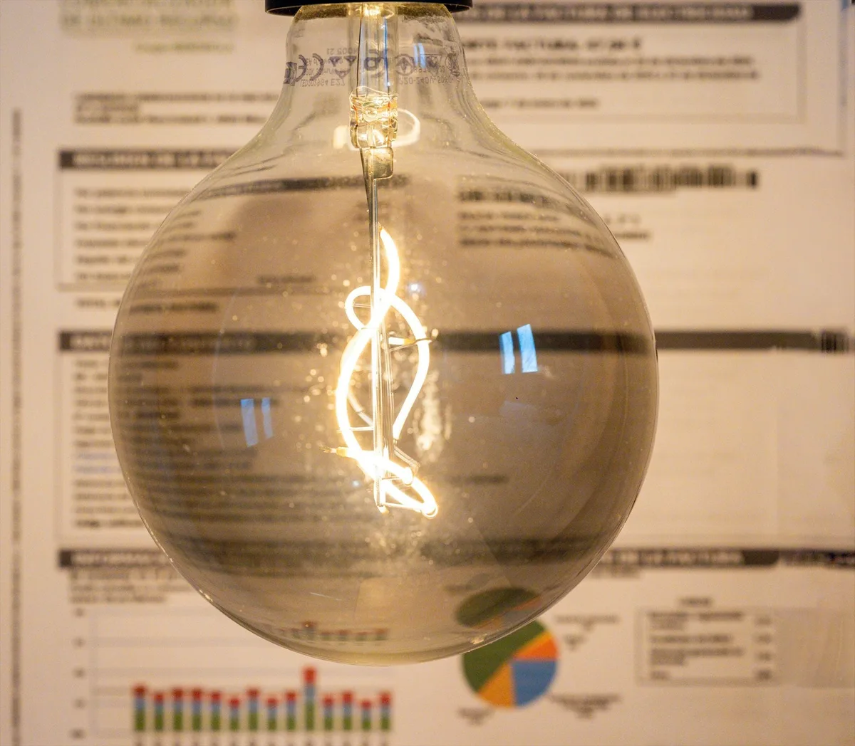 El precio de la luz se dispara en la primera quincena de agosto y apunta a un recibo de más de 100 euros