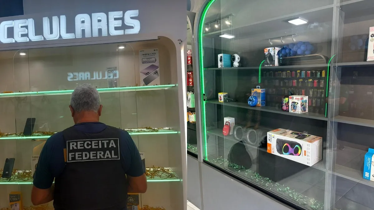 Lojas do Centro e de shopping de Teresina são alvo de operação da Receita Federal; celulares e computadores apreendidos