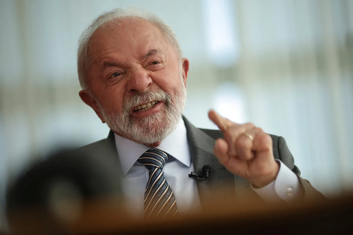 Com disputa acirrada, Lula adota tom cauteloso na campanha para minimizar riscos