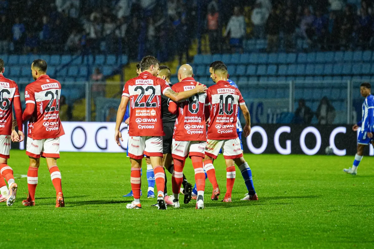 CRB vence Avaí fora de casa e chega à quarta vitória seguida na Série B