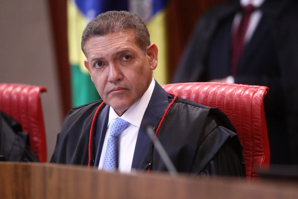 TSE suspende sistema de filiações após falso registro de Flávio e tentativa contra Lula