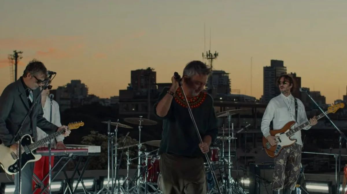 Babasónicos presentó un show privado en una terraza de Palermo: el video