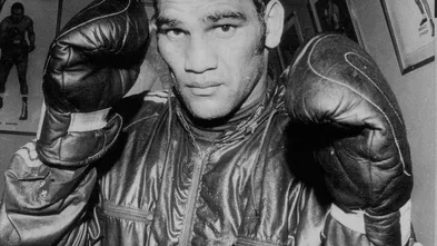 ‘Broken’: Anthony Mundine reacts to father and boxing great Tony Mundine’s death