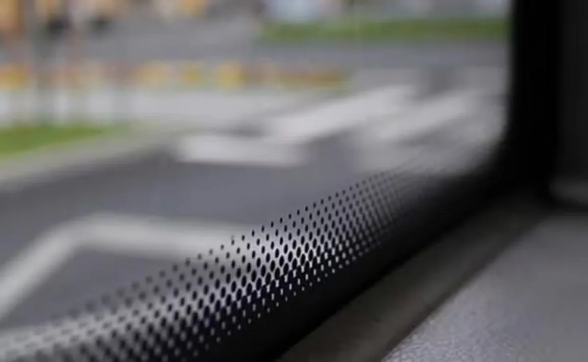 Sabe os pontos pretos no para-brisa do carro? Eles têm uma função importante no dia a dia