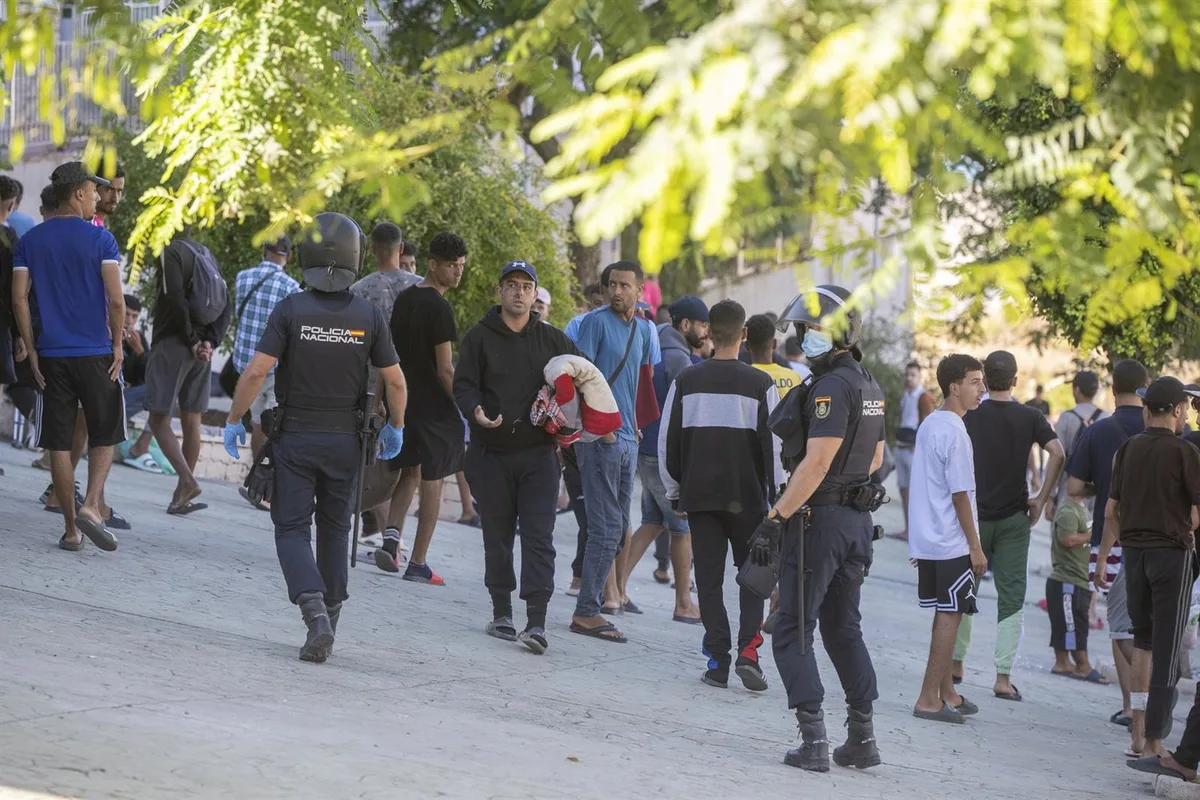 El Gobierno refuerza Ceuta con un nuevo centro para 400 migrantes, más policías y 25 millones de euros repartidos por las comunidades