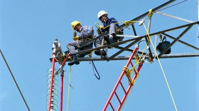 Velora invertirá 100 millones en una fábrica de equipos para redes eléctricas