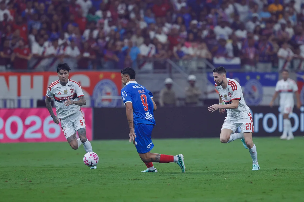 Bahia é goleado pelo Flamengo na Fonte Nova em noite épica de Ronaldo