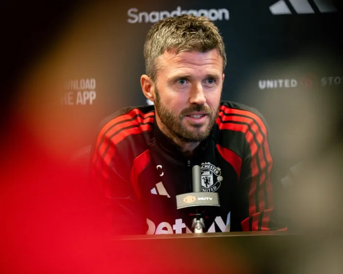‘It’s really not a drama’: Carrick sticks to the script after Martínez storm