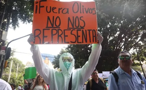 Trabajadores del IMSS rechazan que Olivos negocie aumento salarial; continuarán marchas hasta que renuncie, aseguran
