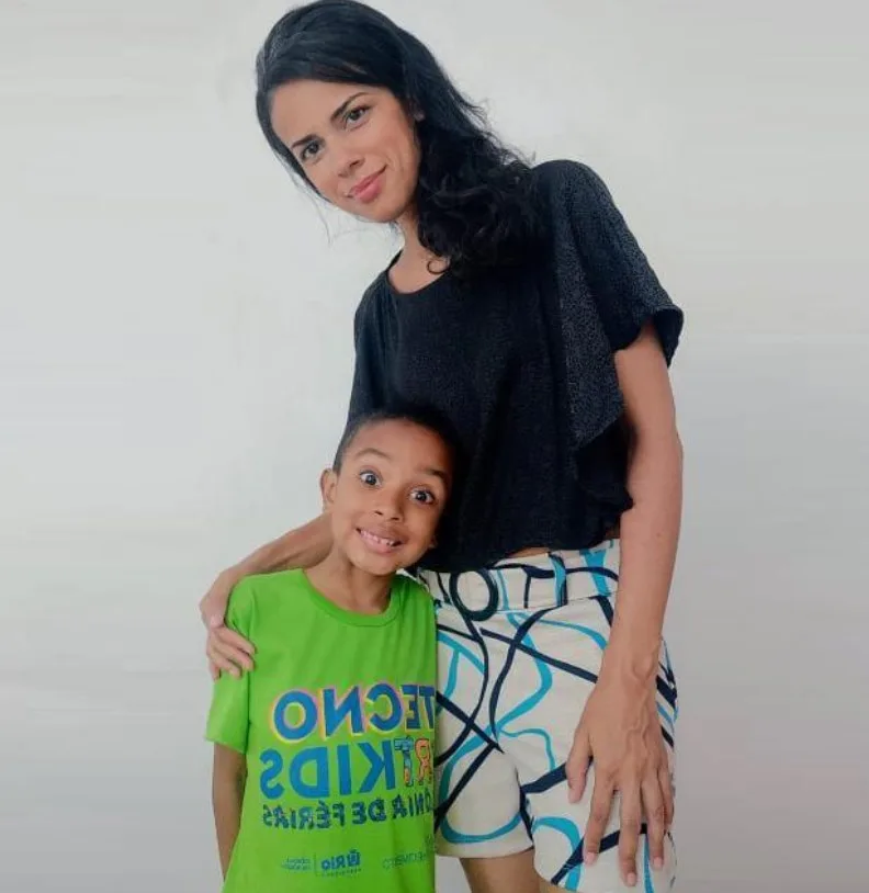 'Super Alvinho': aos 10 anos, prodígio da Maré que já criou app e estudou em Harvard hoje vive em abrigo e sonha construir robôs