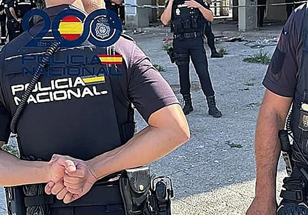 Rescatan en Sevilla de un coche a pleno sol a un bebé cuyos padres habían ido a comprar al supermercado